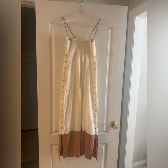 Elegant Iris Vix Paula Hermanny Cream and Tan Maxi Dress - Picture 2 of 5
